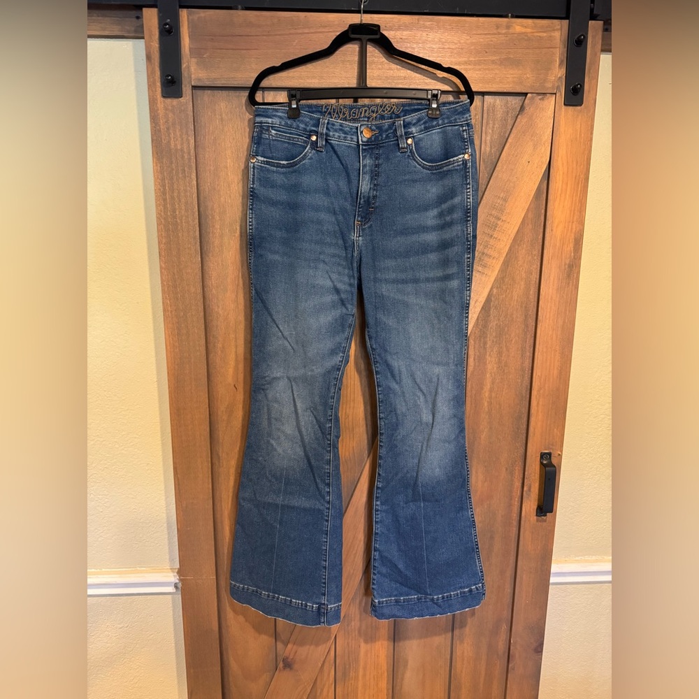 Wrangler Women's Medium Blue Flared Wide Leg Jeans